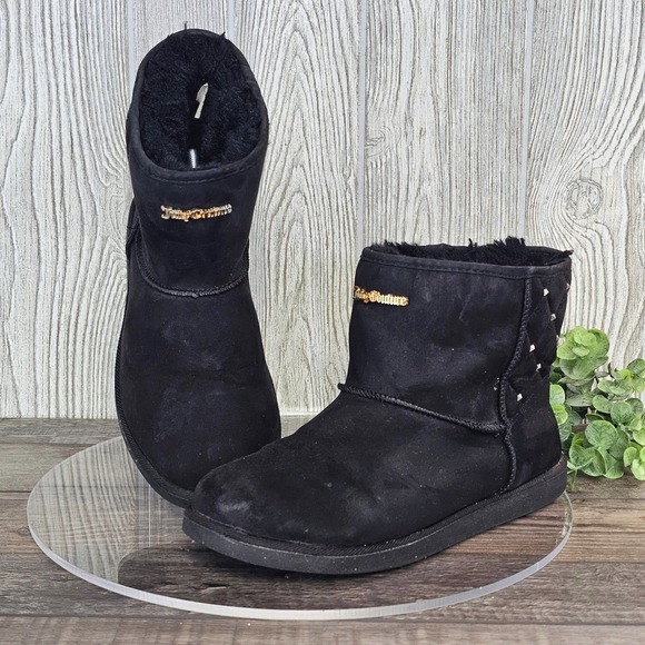Juicy Couture Women's 10 JC-KINGLE Black Faux Fur Boots Y2K Logo Studded Winter - Picture 1 of 11
